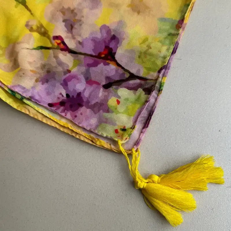 روسری زنانه مدل نخی گلدار شاد مهمانی تابستانی طرح لطیفه طراوت قواره بزرگ منگوله دار