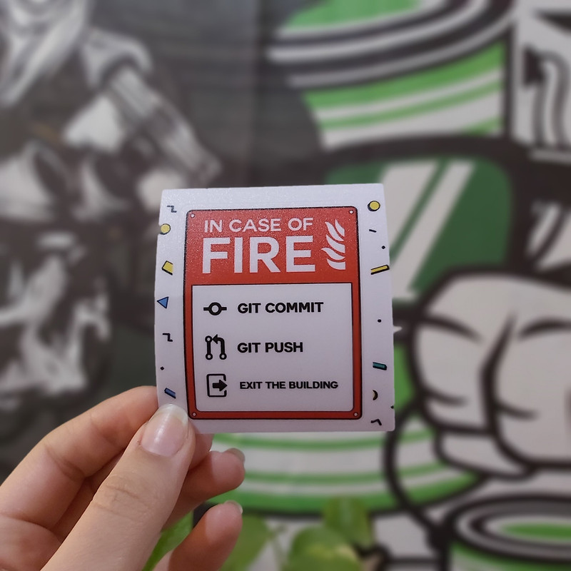 استیکر لپ تاپ طرح اخطار کد 0033