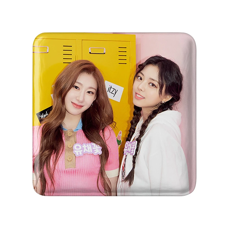 مگنت خندالو طرح گروه ایتزی ITZY  مدل مربعی کد 20231