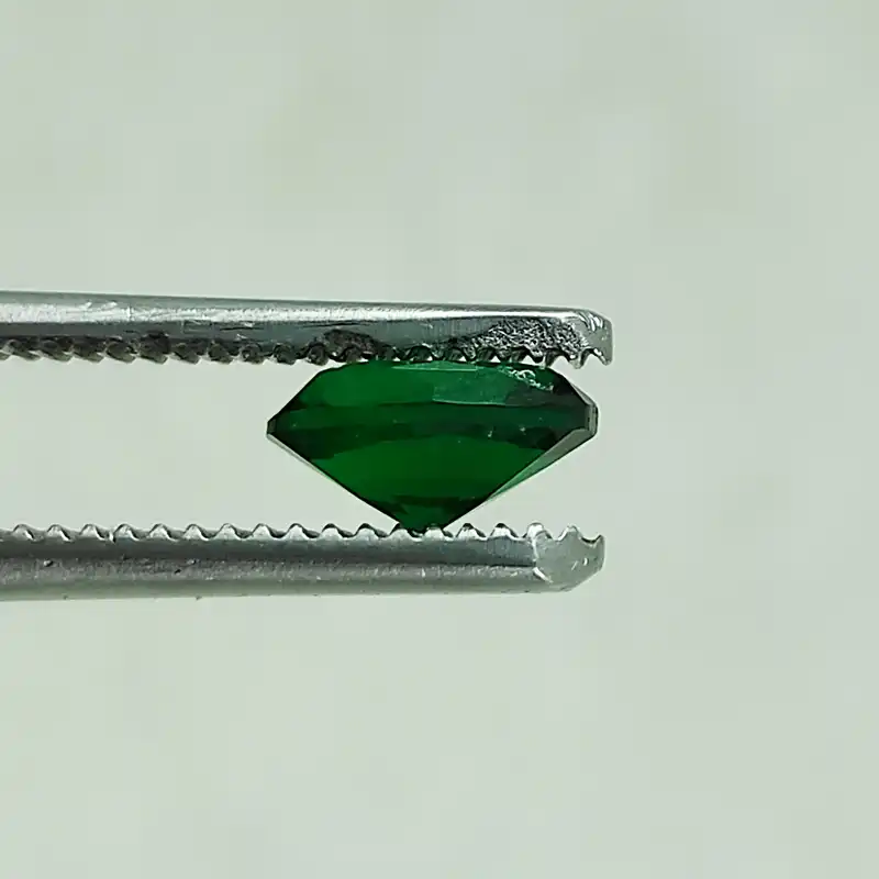 سنگ زمرد سلین کالا مدل بیضی کد PC2-22