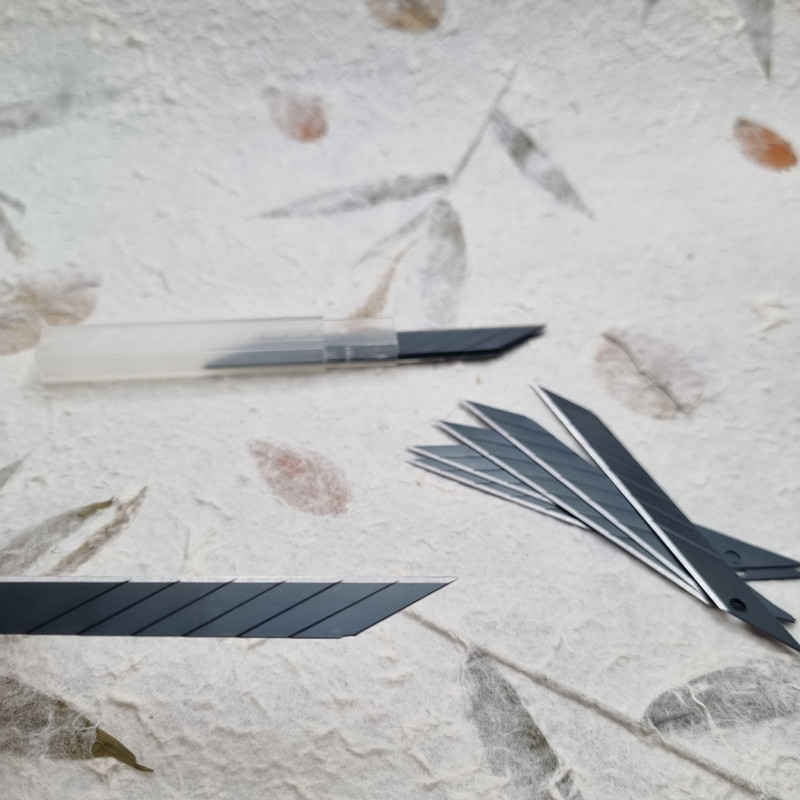 تیغ کاتر مدل 30 درجه بسته 10 عددی