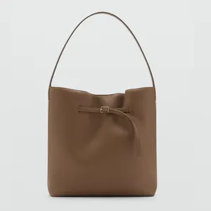 کیف دستی زنانه مانگو مدل BUCKLED BUCKET 2025