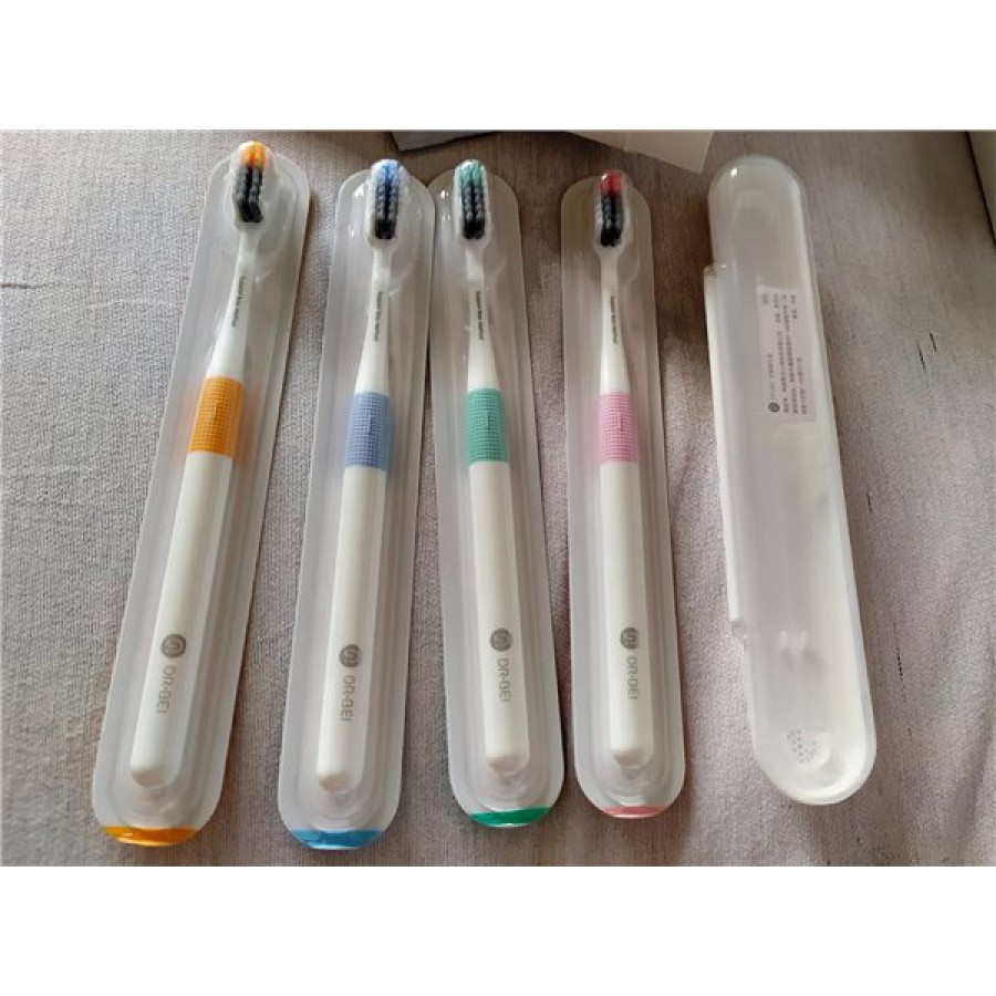 مسواک دکتر بی مدل B Bass با برس نرم