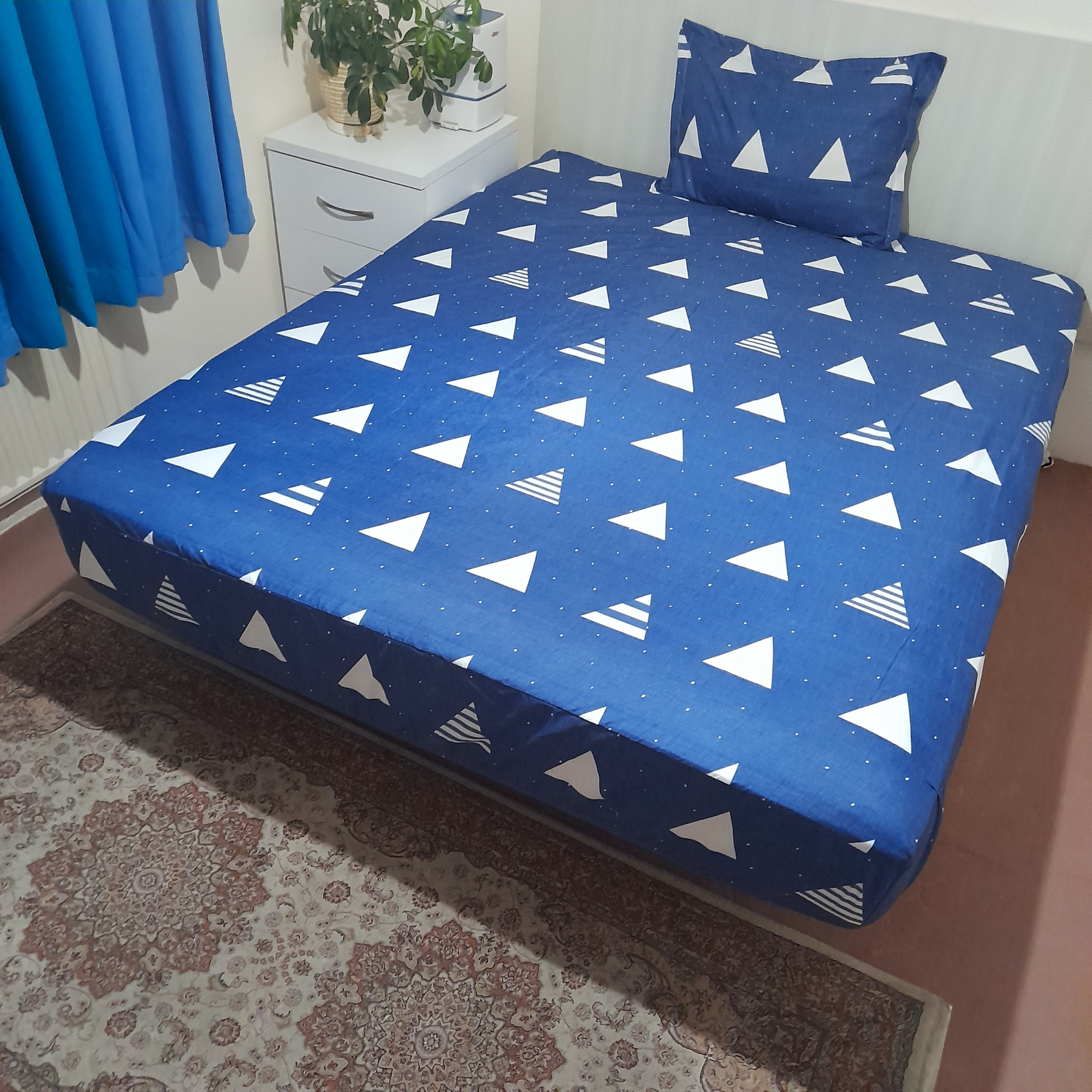 سرویس ملحفه مدل کشدار ni08084 طرح مثلث کد 100 یک نفره دو تکه