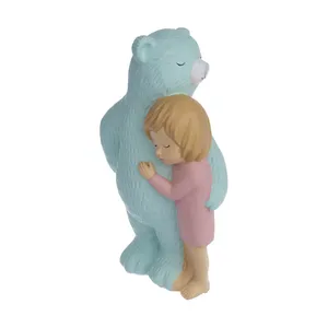 مجسمه مدل دختر خرس بغل