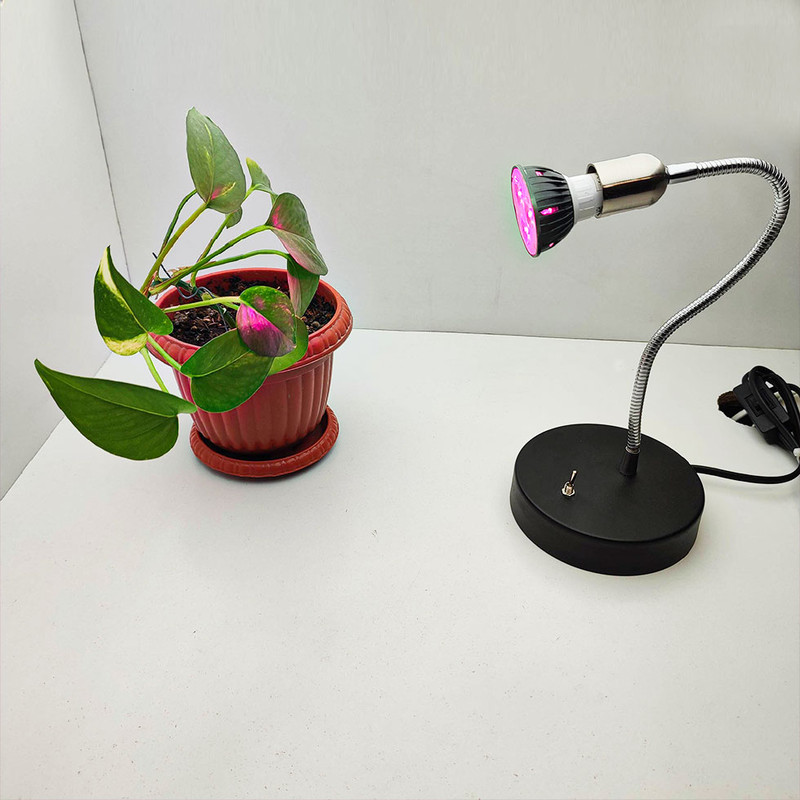 چراغ رشد گیاه 3 وات مدل رومیزی فلزی طرح فول اسپکتروم پایه GU5.3 کد BL147