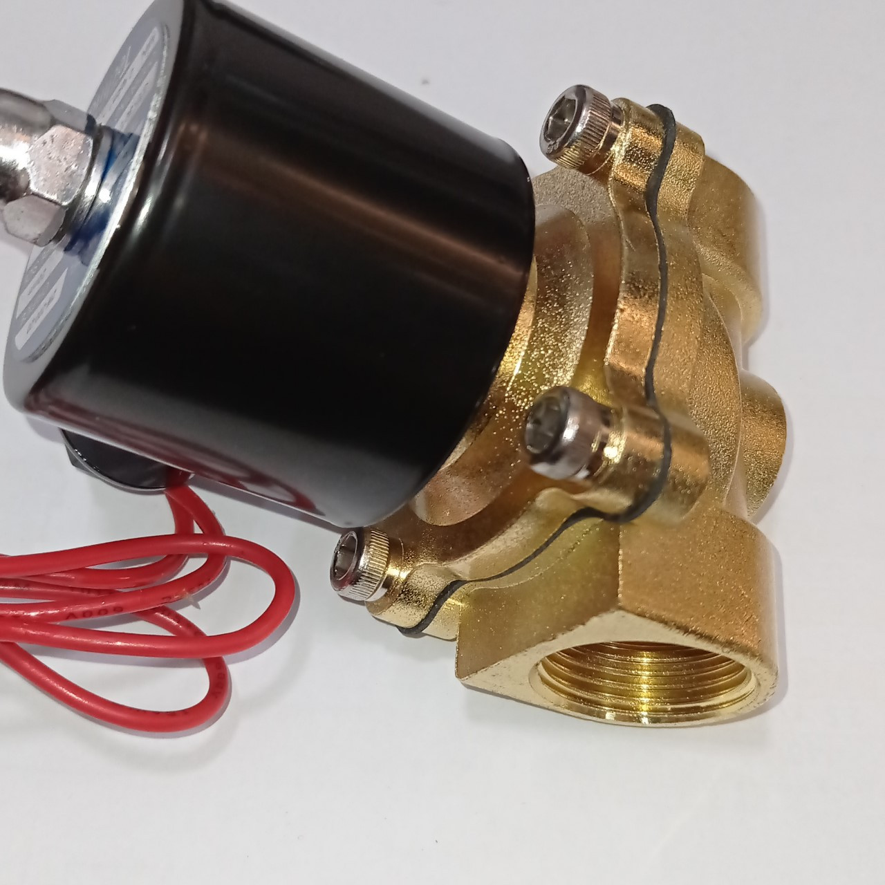 شیر برقی آب مدل 2w-200-20-220v-3/4 شیر برقی آب مدل 2w-200-20-220v-3/4