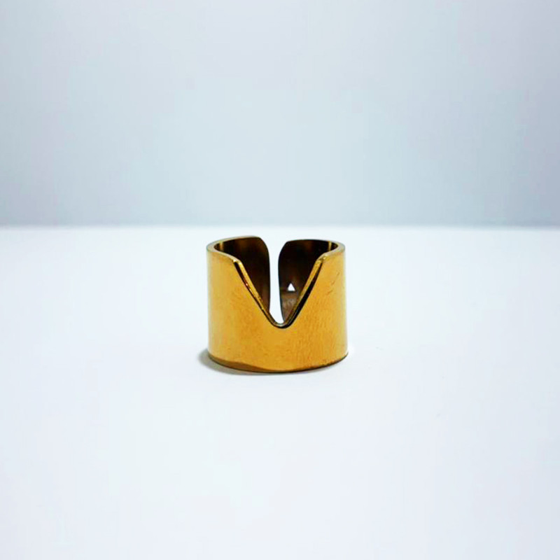 انگشتر گالری عزیزی طرح حرف V مدل gz14137