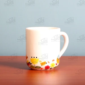 لیوان سفالی آرانیک دسته دار‏ نقاشی زیر لعابی رنگ ‏سفید‏ طرح ‏بوستان‏ مدل 1002900008