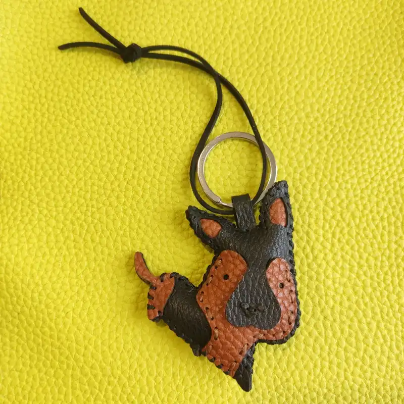 جاکلیدی چرمی مدل سگ ژرمن