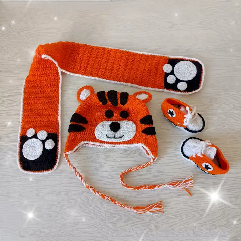 ست کلاه و شال گردن و پاپوش بافتنی نوزاد مدل ببری کد 30416