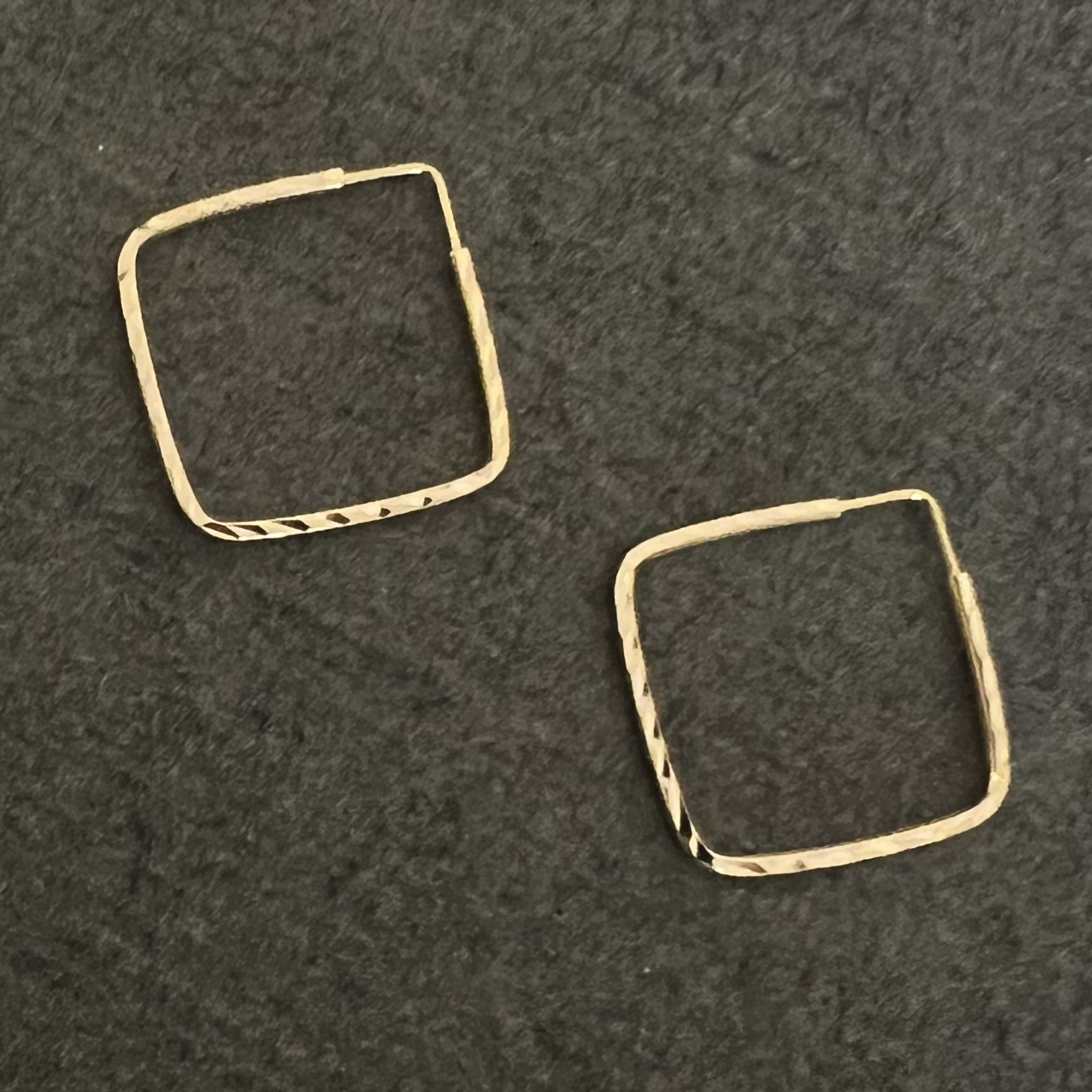 گوشواره حلقه ای طلا 18 عیار زنانه دوست خوب مدل Dk615