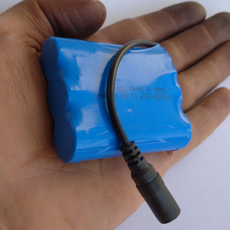 باتری لیتیوم مدل 12V2Ah به همراه شارژر