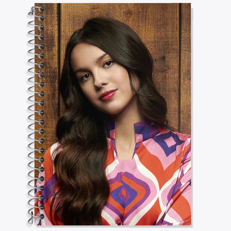 دفتر لغت 50 برگ خندالو مدل اولیویا رودریگو Olivia Rodrigo کد 19255