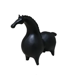 مجسمه مدل اسب