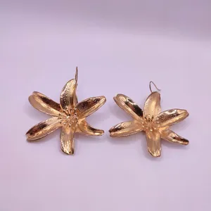 گوشواره زنانه مدل گل 215