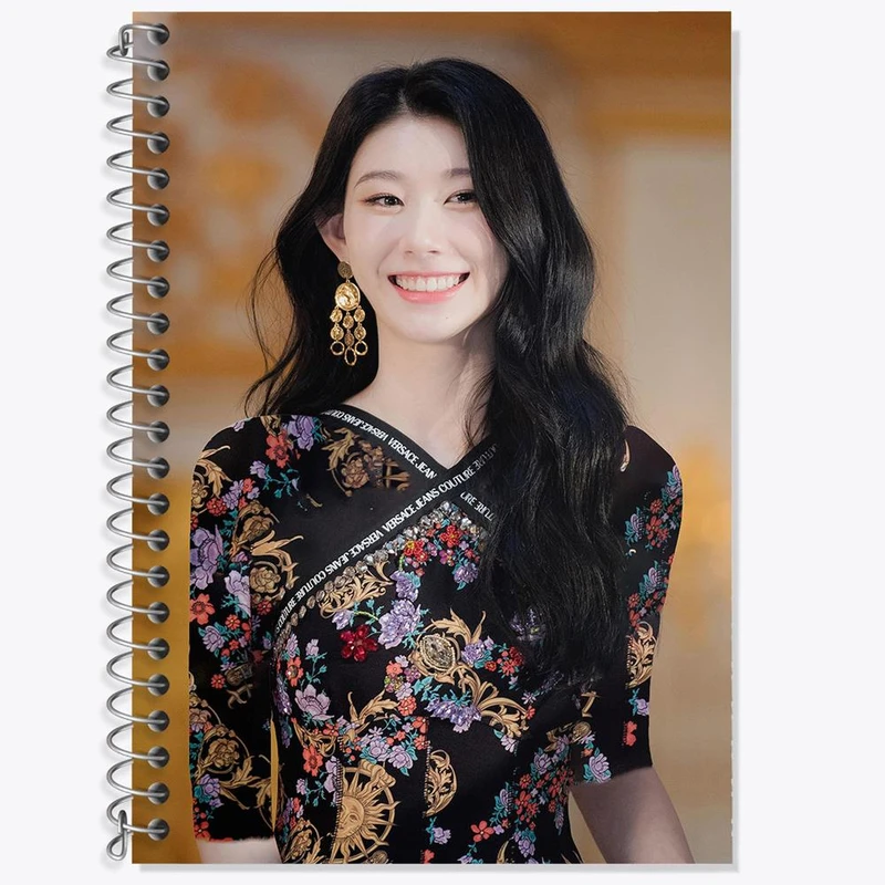 دفتر زبان 50 برگ خندالو مدل دو خط طرح چریونگ گروه ایتزی ITZY کد 20172