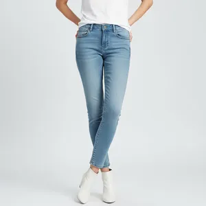 شلوار جین زنانه بلو موشن مدل 9890797897987