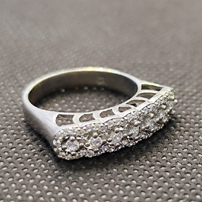 انگشتر نقره زنانه مدل سنگ برلیان اتمی کد 852