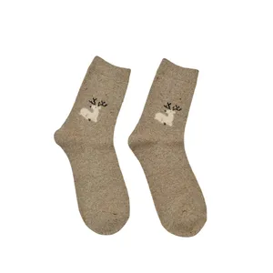 جوراب ساق بلند زنانه مدل پشمی طرح گوزن