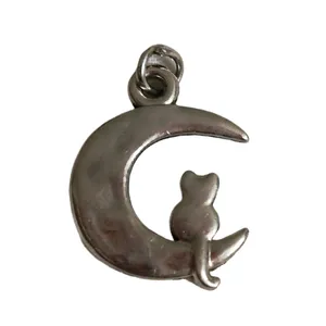 آویز گردنبند زنانه مدل ماه و گربه