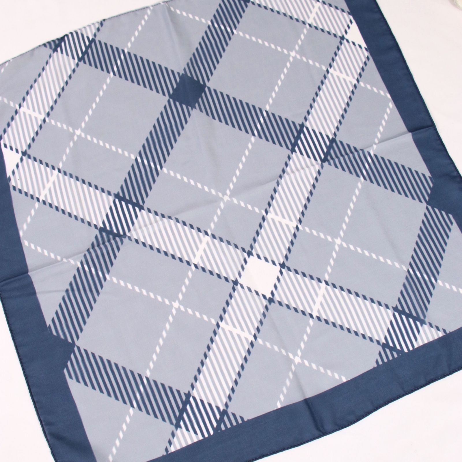 دستمال سر و گردن زنانه مدل مینی طرح چهارخونه جدید پاییزی کد a-2348 -  - 4