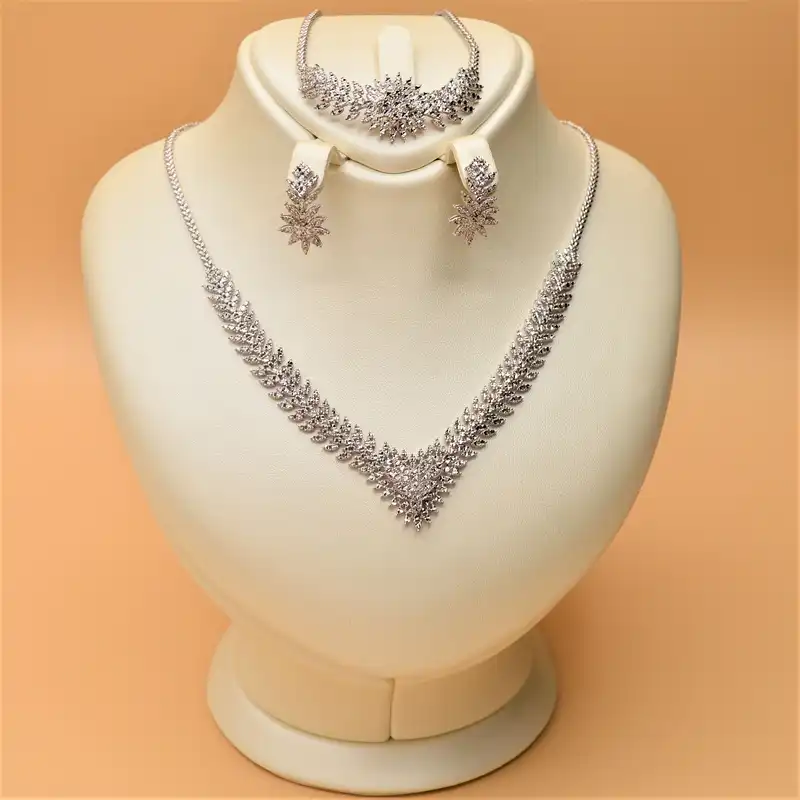 نیم ست طلا 18 عیار زنانه مدل تراش مینیاتور