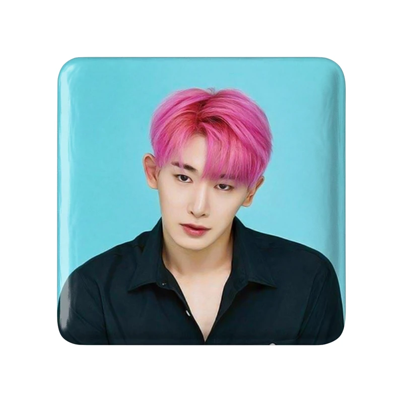 مگنت خندالو طرح ونهو گروه مانستا اکس Monsta X  مدل مربعی کد 21193