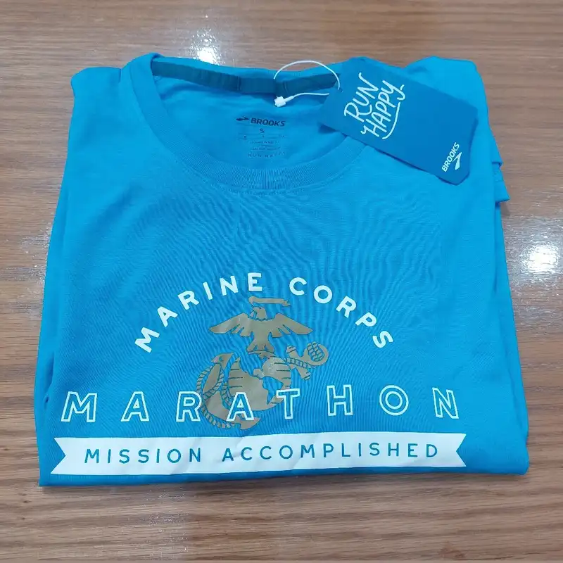 تی شرت  ورزشی زنانه بروکس مدل Maraton21