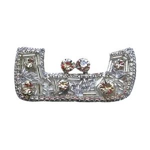 گل سینه زنانه مدل حروف فارسی