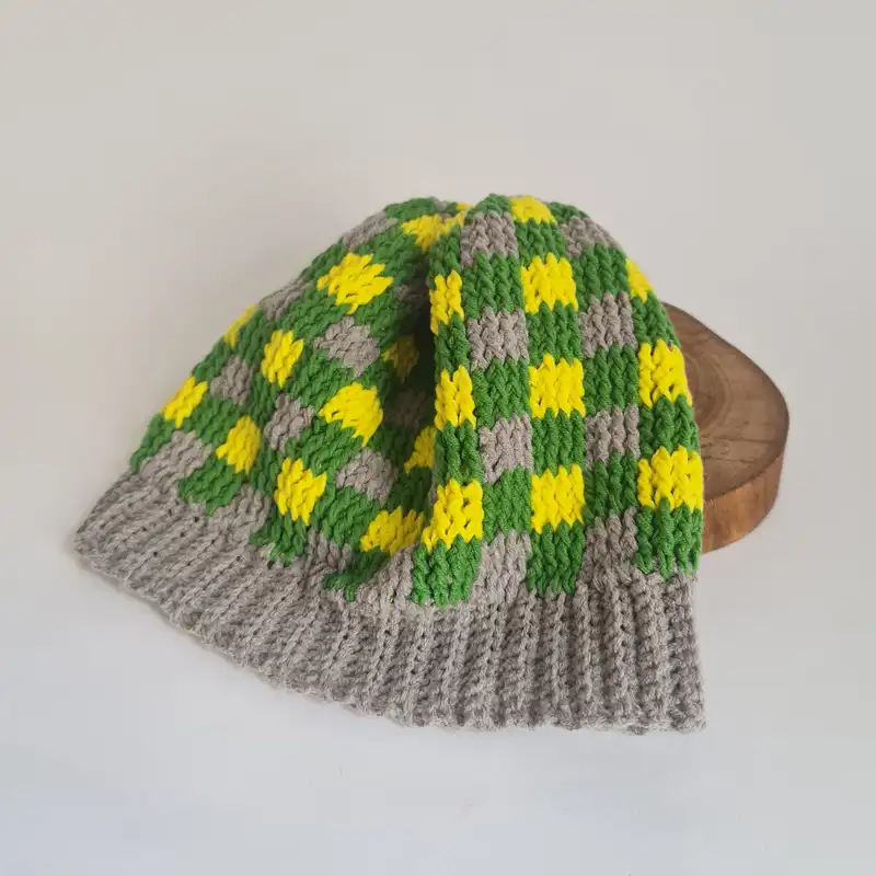 کلاه بافتنی زنانه مدل شطرنجی