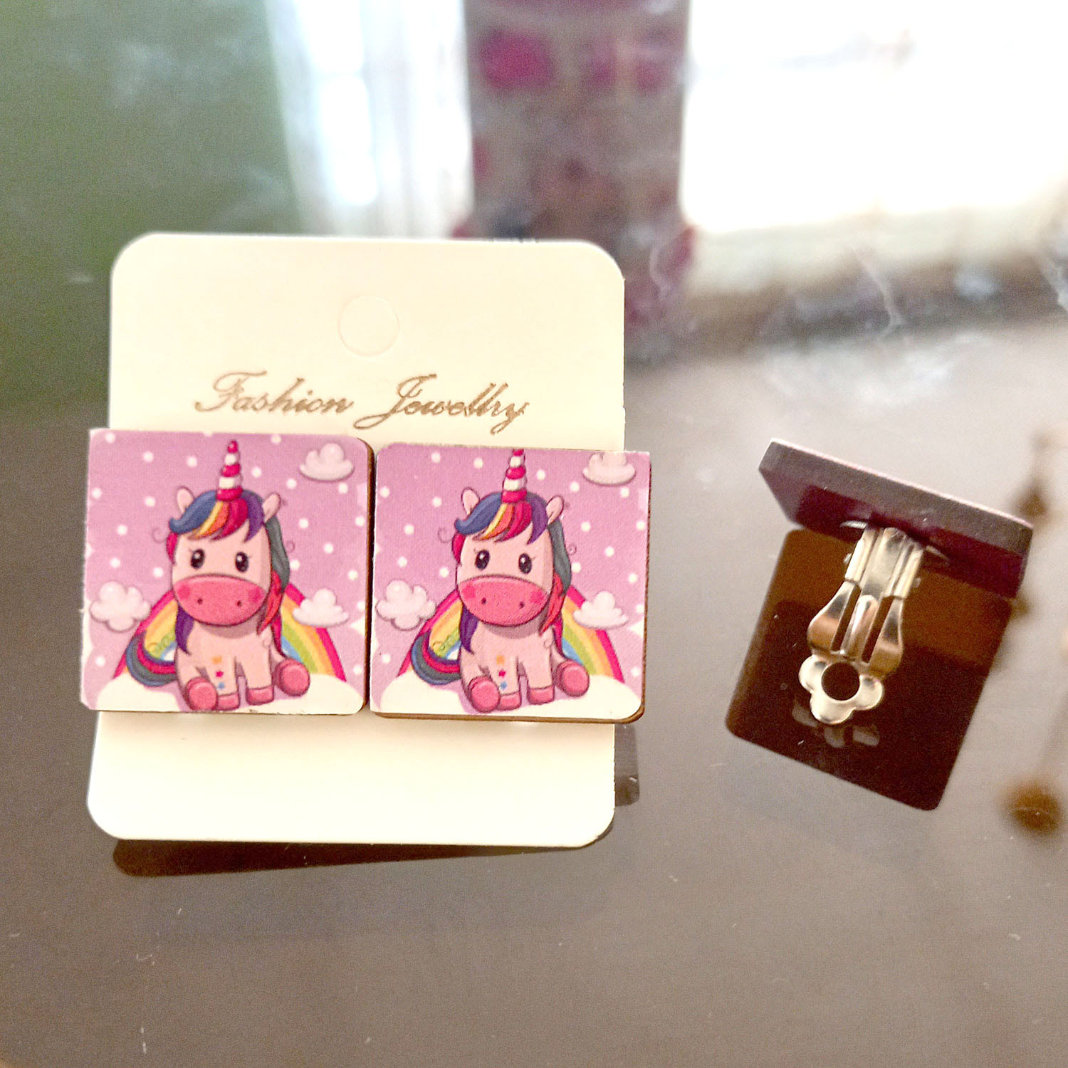 گوشواره دخترانه مدل تک شاخ کد WTE-7456 گوشواره دخترانه مدل تک شاخ کد WTE-7456