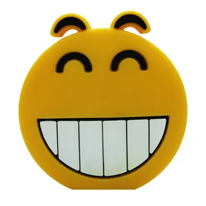  شارژر همراه طرح smile مدل EMJ-001 ظرفیت 2600 میلی آمپر ساعت