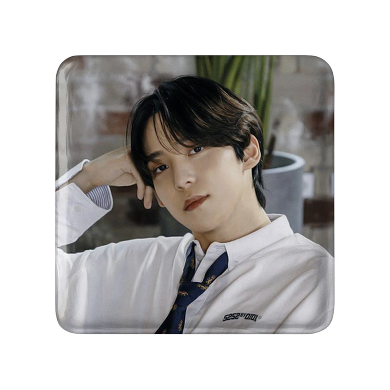 مگنت خندالو طرح یونهو گروه ایتیز ATEEZ  مدل مربعی کد 21209