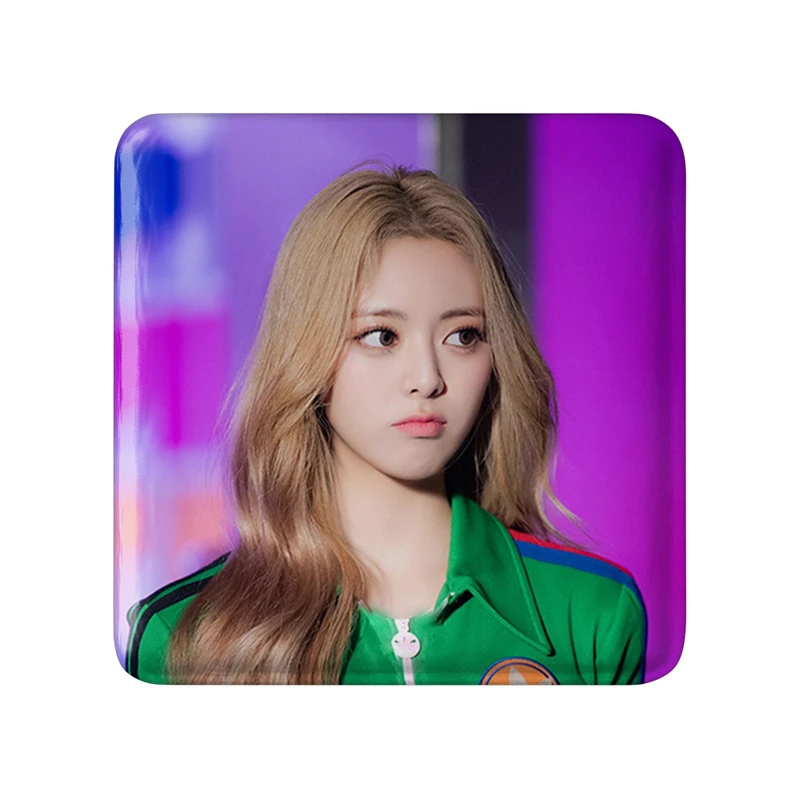 مگنت خندالو طرح یونا گروه ایتزی ITZY  مدل مربعی کد 20213