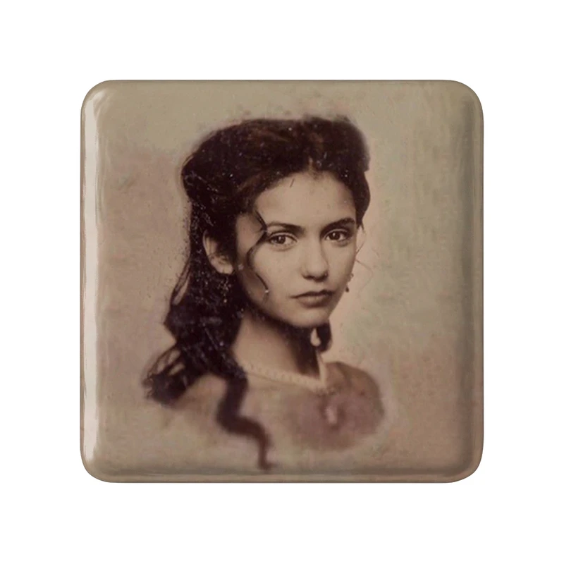 مگنت خندالو طرح کاترین پیرس خاطرات یک خون آشام The Vampire Diaries  مدل مربعی کد 20258