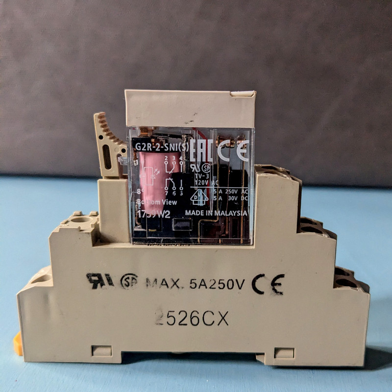 رله دوکنتاکت اومرون  مدل 24VAC G2R