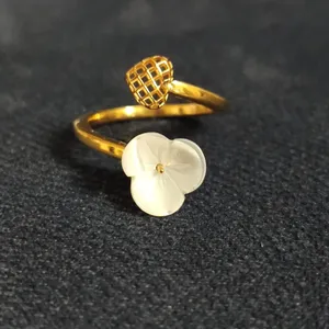  انگشتر طلا 18 عیار زنانه قیراط طرح گل کد GH1509