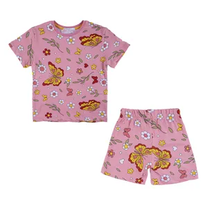 ست تی‌شرت آستین کوتاه و شلوارک راحتی دخترانه فیورلا مدل گل و پروانه 35623