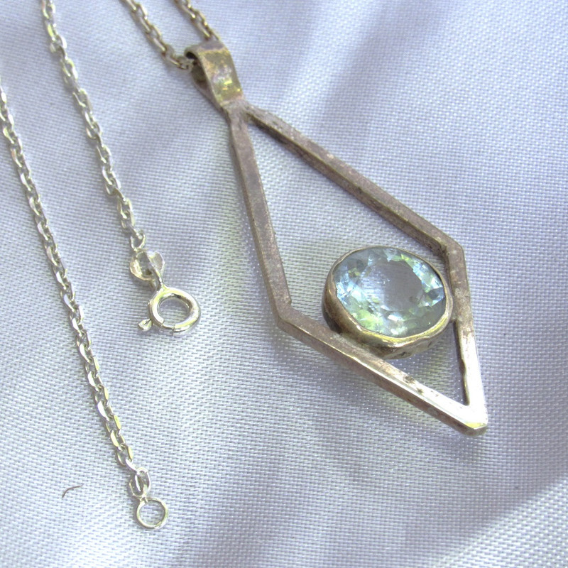 آویز گردنبند مدل توپاز با زنجیر