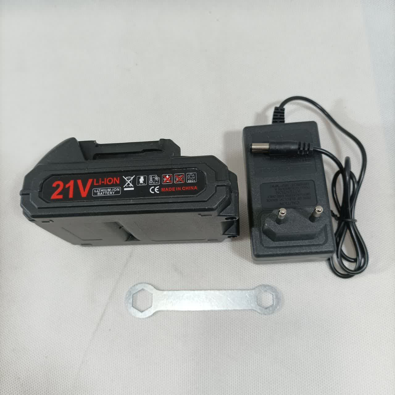 اره زنجیری شارژی میلواکی مدل RD-8002 اره زنجیری شارژی میلواکی مدل RD-8002