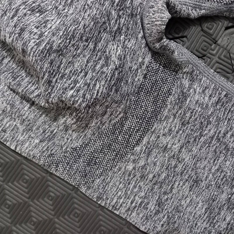 عکس شماره 3 : لگینگ ورزشی زنانه مدل سیملس پشت چین دار گنی کد t1