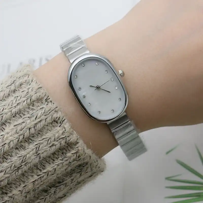 ساعت مچی عقربه ای زنانه مدل کلاسیک بند ریلی فلزی کد 10