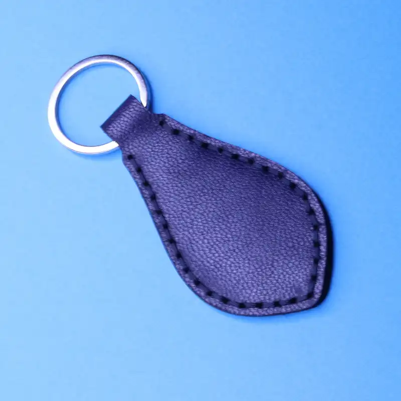 جاکلیدی چرمی مدل سزار دستدوز