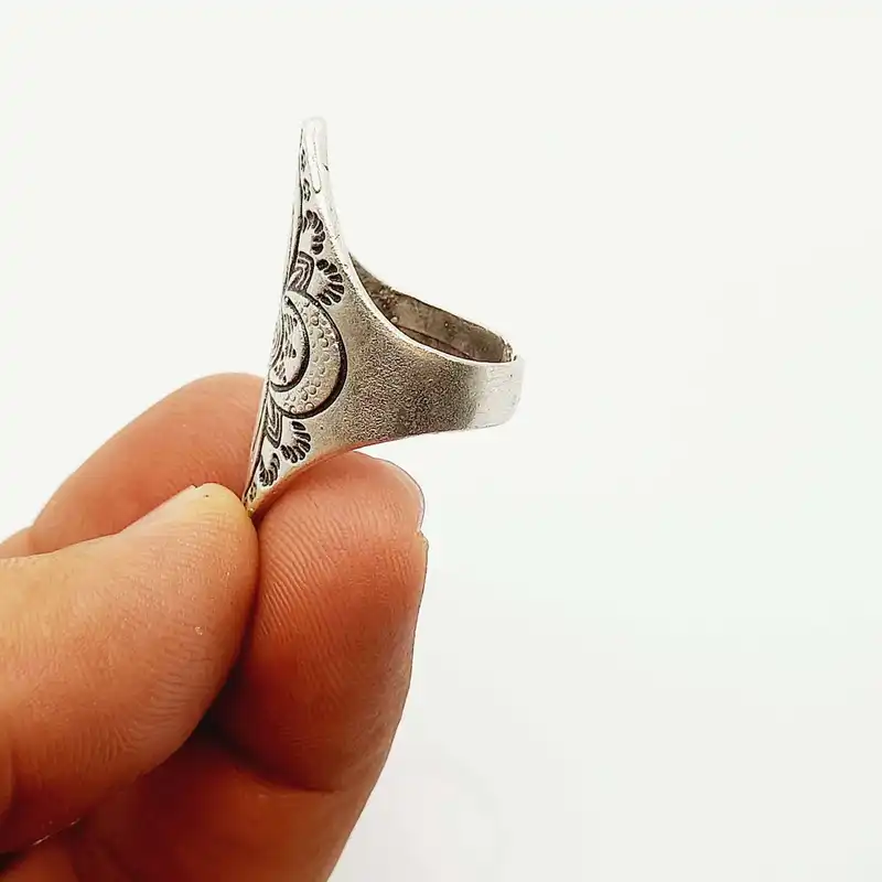 انگشتر مردانه مدل ورشو طرح گل چهار پر کد 549ANM