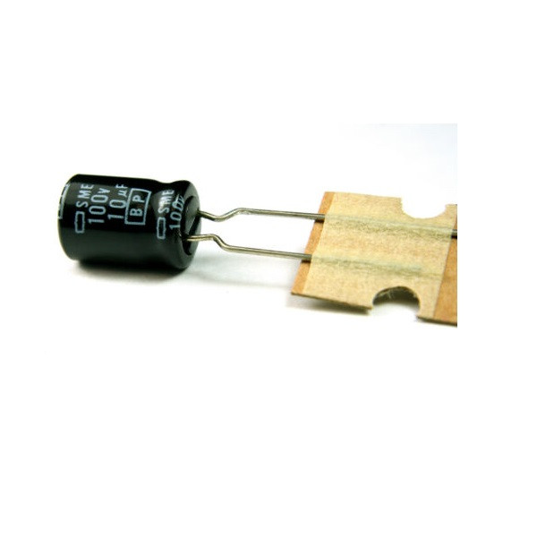 خازن الکترولیت 10 میکروفاراد مدل 100V NCC Nippon Chemi-con SME بسته 3 عددی