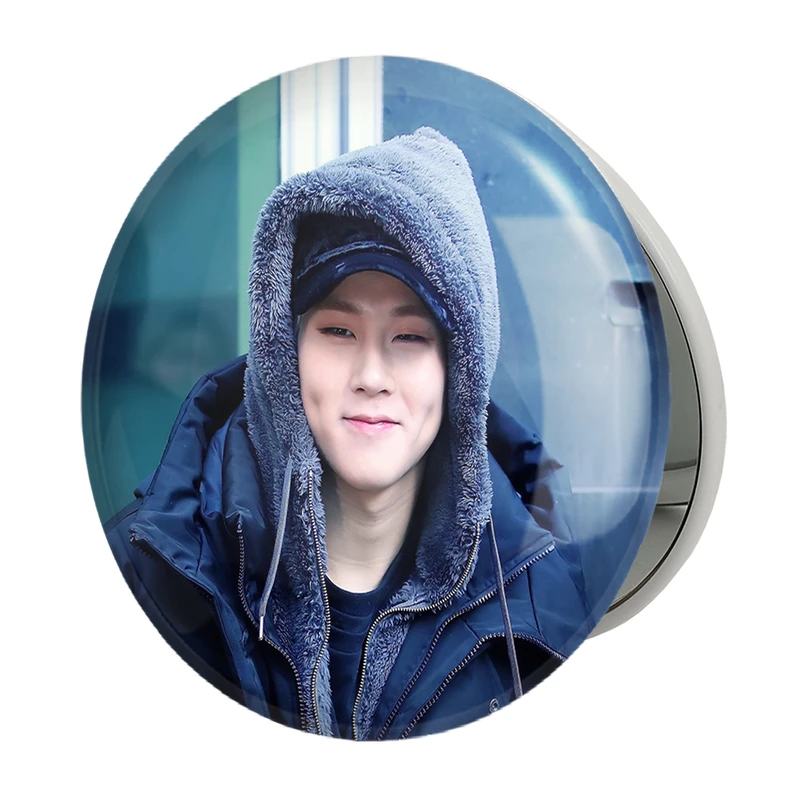 آینه جیبی خندالو طرح جوهان گروه مانستا اکس MONSTA X مدل تاشو کد 21133 