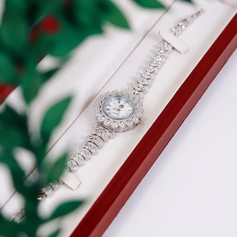 ساعت مچی عقربه ای زنانه جی تی ای مدل 72