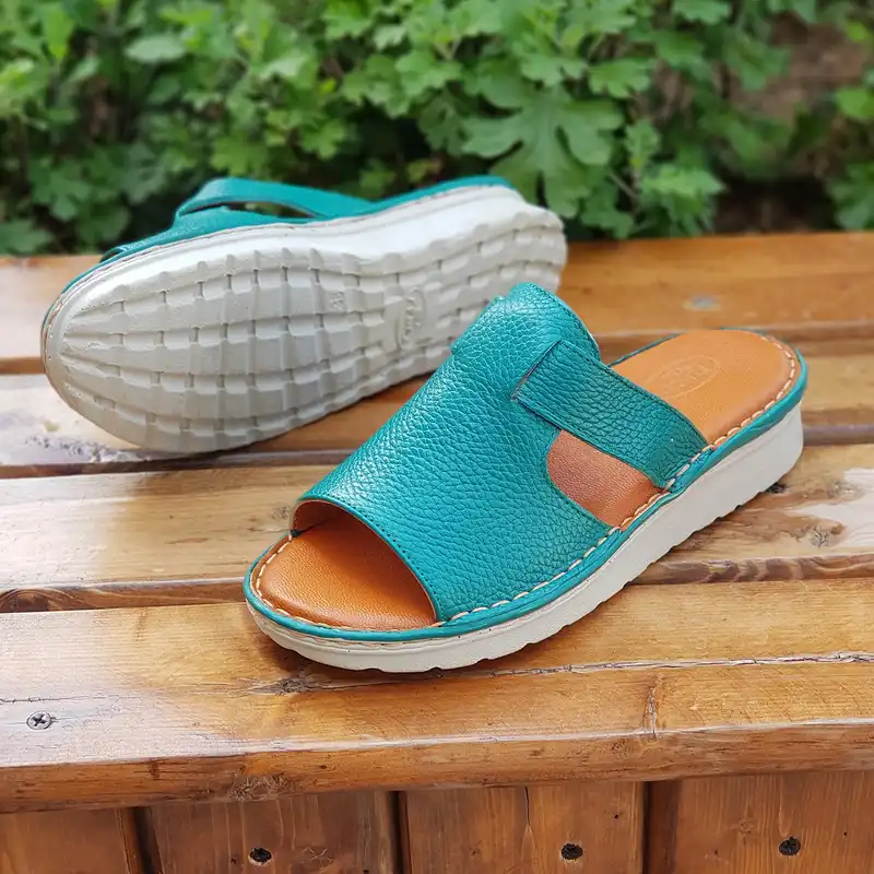 دمپایی زنانه مدل چرم طبیعی کد 07 رنگ فیروزه ای