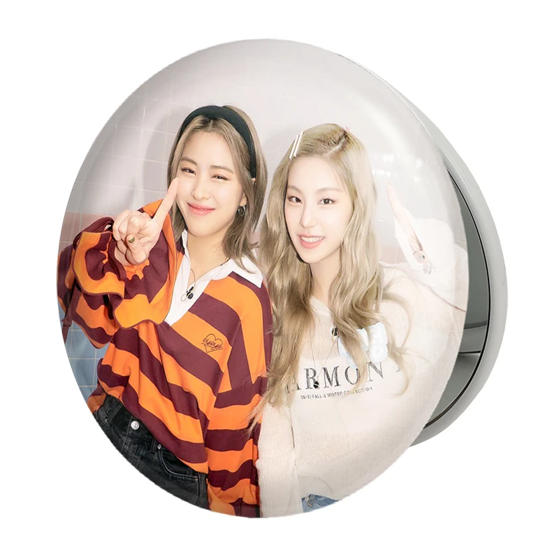 آینه جیبی خندالو طرح گروه ایتزی ITZY مدل تاشو کد 20230 